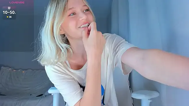 AkiraBloom – webcam model profile photo Image 5