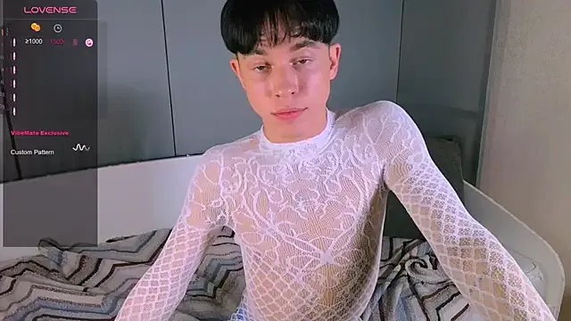 AdeleWood – webcam model profile photo Image 12