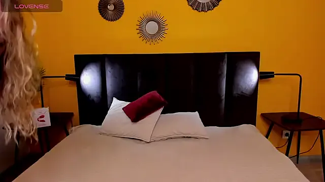 Crystallana – webcam model profile photo Image 6