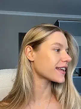 MadelineLane – webcam model profile photo Image 11