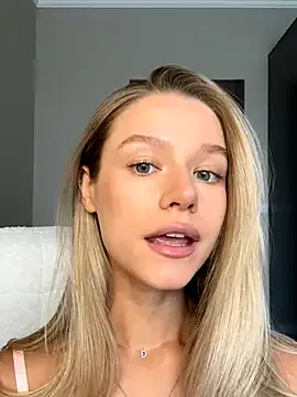 MadelineLane – webcam model profile photo Image 13