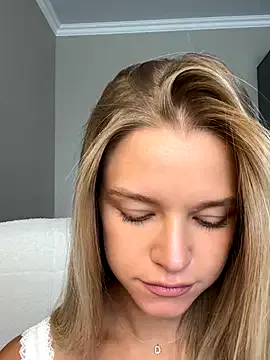 MadelineLane – webcam model profile photo Image 14