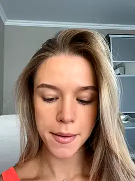 MadelineLane – webcam model profile photo Image 16