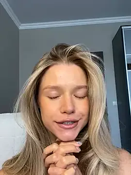 MadelineLane – webcam model profile photo Image 3