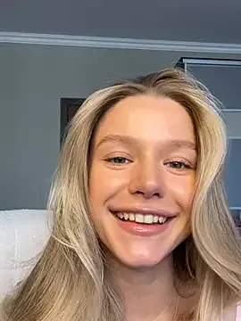 MadelineLane – webcam model profile photo Image 5