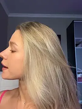 MadelineLane – webcam model profile photo Image 6