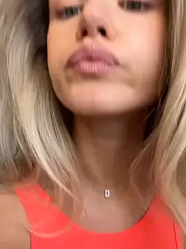 MadelineLane – webcam model profile photo Image 8