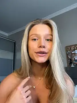 MadelineLane – webcam model profile photo Image 9