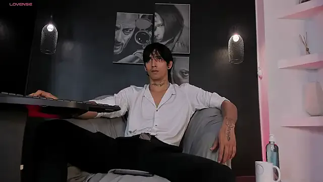 Dolce – webcam model profile photo Image 12