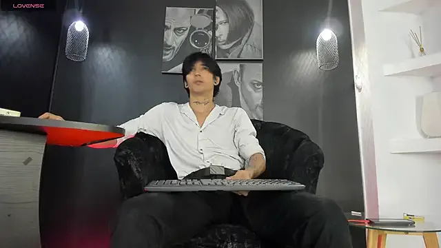 Dolce – webcam model profile photo Image 13