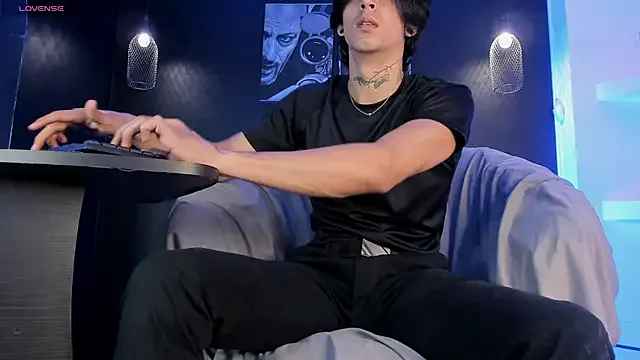 Dolce – webcam model profile photo Image 9