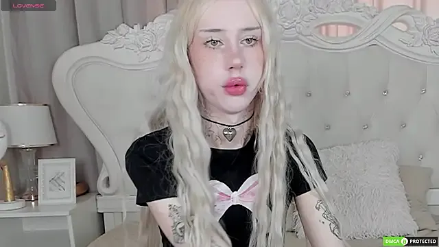 Dolce – webcam model profile photo Image 11