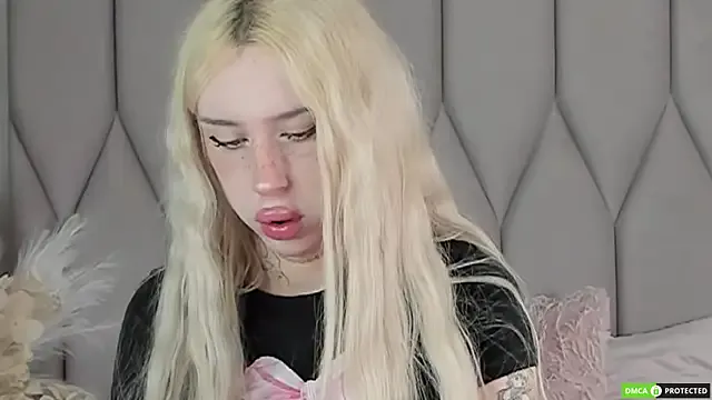 Dolce – webcam model profile photo Image 16