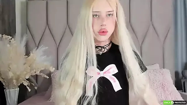 Dolce – webcam model profile photo Image 2