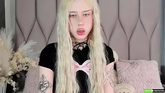 Dolce – webcam model profile photo Image 3