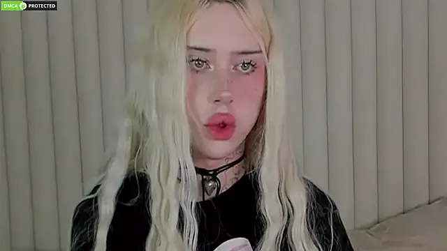 Dolce – webcam model profile photo Image 7