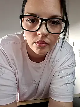 shiny-lily – webcam model profile photo Image 11