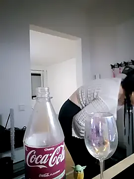 shiny-lily – webcam model profile photo Image 19