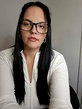 shiny-lily – webcam model profile photo Image 6