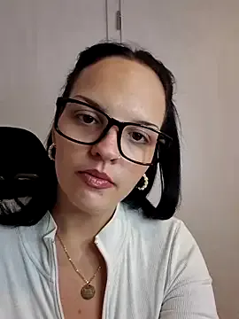 shiny-lily – webcam model profile photo Image 7