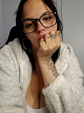 shiny-lily – webcam model profile photo Image 8