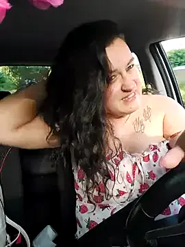 MiraKova – webcam model profile photo Image 2