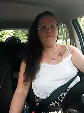 MiraKova – webcam model profile photo Image 4