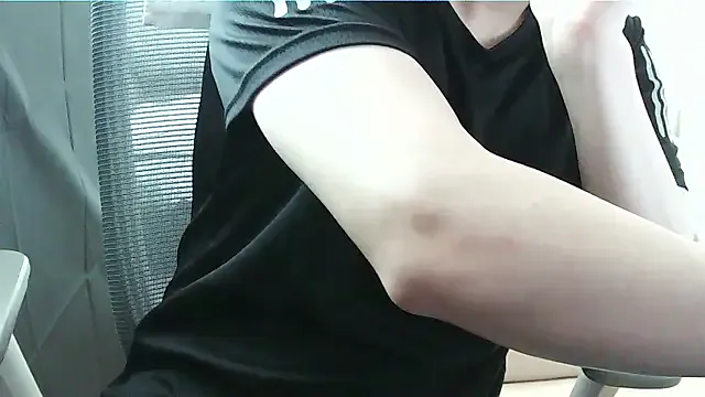 MiaLiaHot – webcam model profile photo Image 12