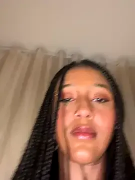 MiraKova – webcam model profile photo Image 7