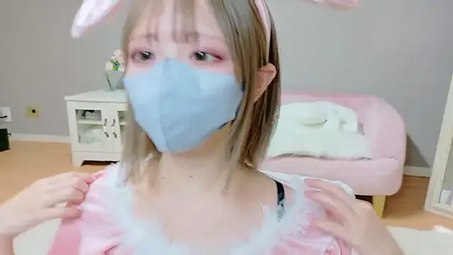 EmiBrow – webcam model profile photo Image 3