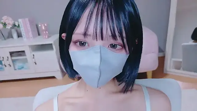 EmiBrow – webcam model profile photo Image 8