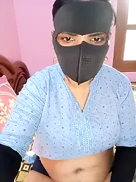 petrouchkaaa_ – webcam model profile photo Image 4