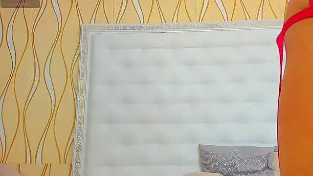 IzaBelle – webcam model profile photo Image 2