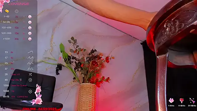 shiny-lily – webcam model profile photo Image 17