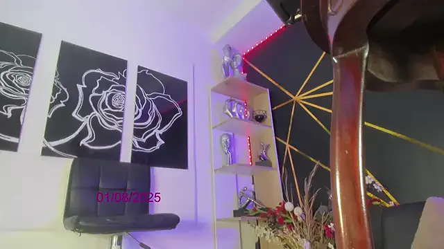 shiny-lily – webcam model profile photo Image 2