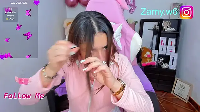 Dolce – webcam model profile photo Image 11