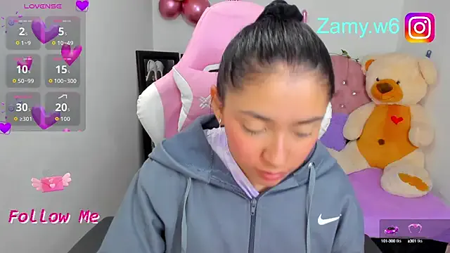 Dolce – webcam model profile photo Image 18