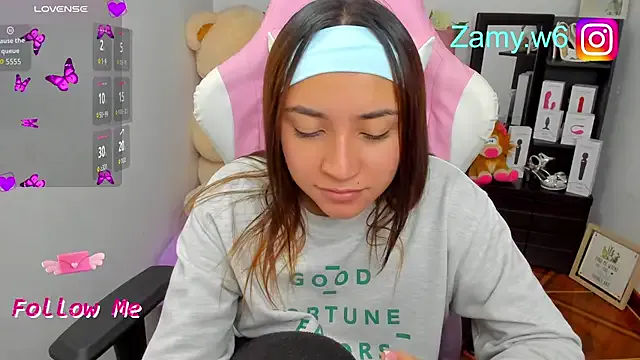 Dolce – webcam model profile photo Image 8