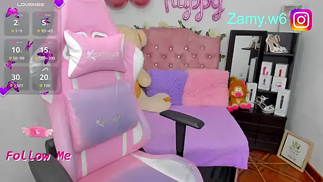 Dolce – webcam model profile photo Image 9