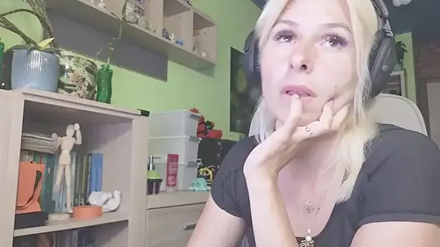 DelinaRose – webcam model profile photo Image 10