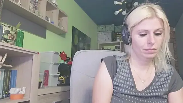 DelinaRose – webcam model profile photo Image 19