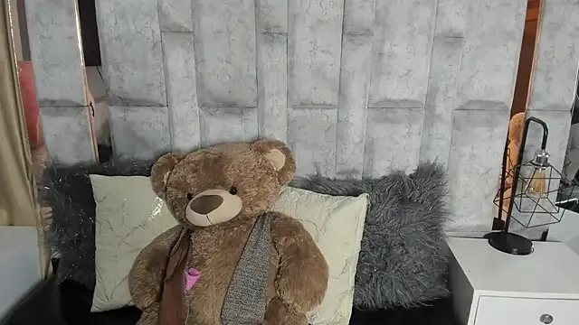 Dolce – webcam model profile photo Image 12