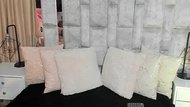 Dolce – webcam model profile photo Image 15