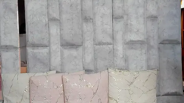 Dolce – webcam model profile photo Image 3