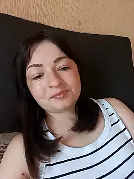 Raisa – webcam model profile photo Image 14