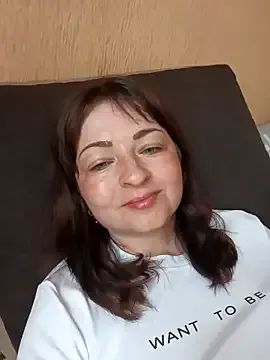 Raisa – webcam model profile photo Image 4