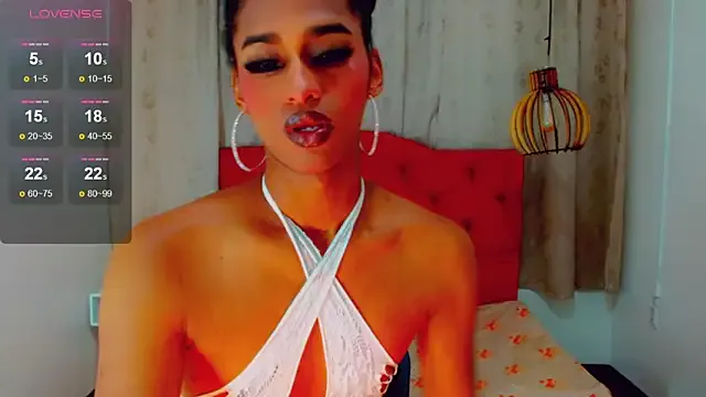 Dolce – webcam model profile photo Image 15