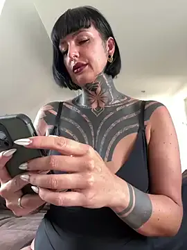 CristinaRous – webcam model profile photo Image 10