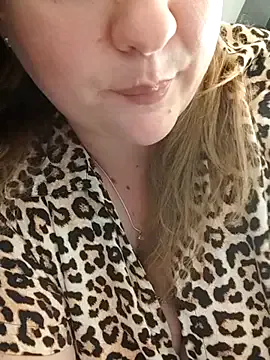 AishaHart – webcam model profile photo Image 8