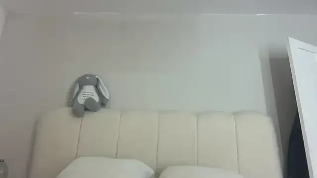 EmiBrow – webcam model profile photo Image 5